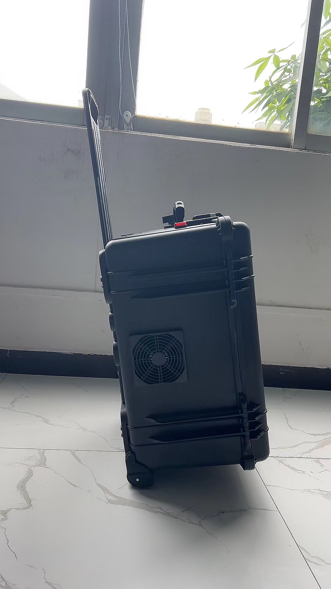 城厢手拉箱型移动通信干扰器
